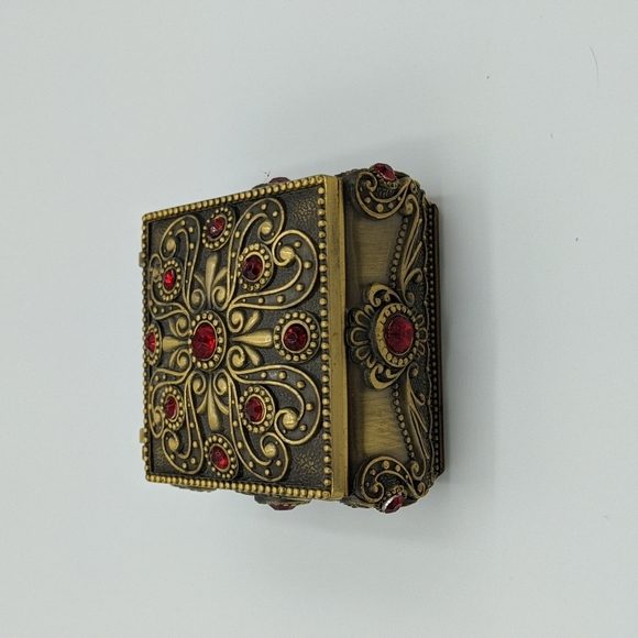 Vtg metal trinket box - Picture 1 of 7